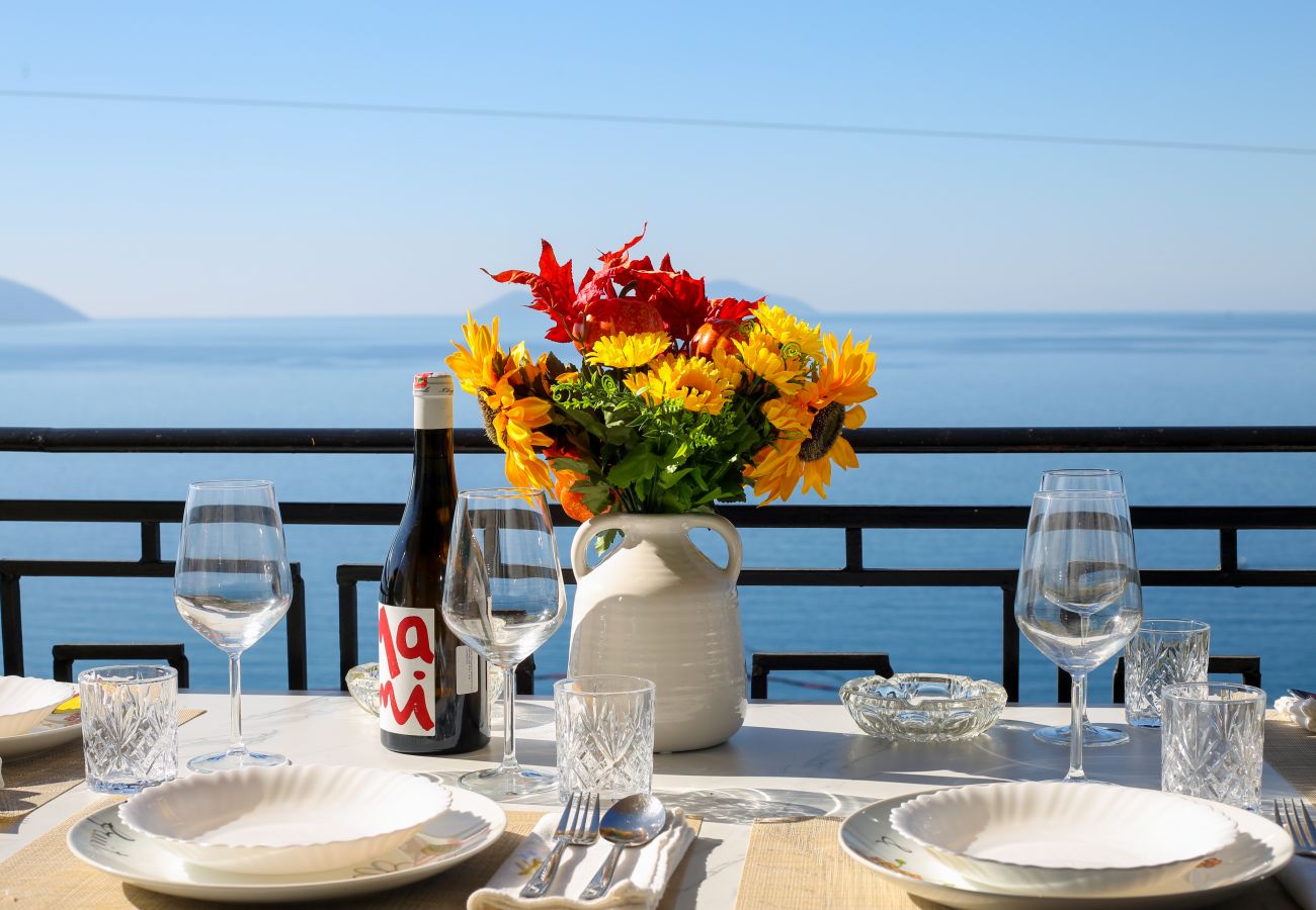 Villa in Vlorë - Villa Meminaj With Sea View & Garden 