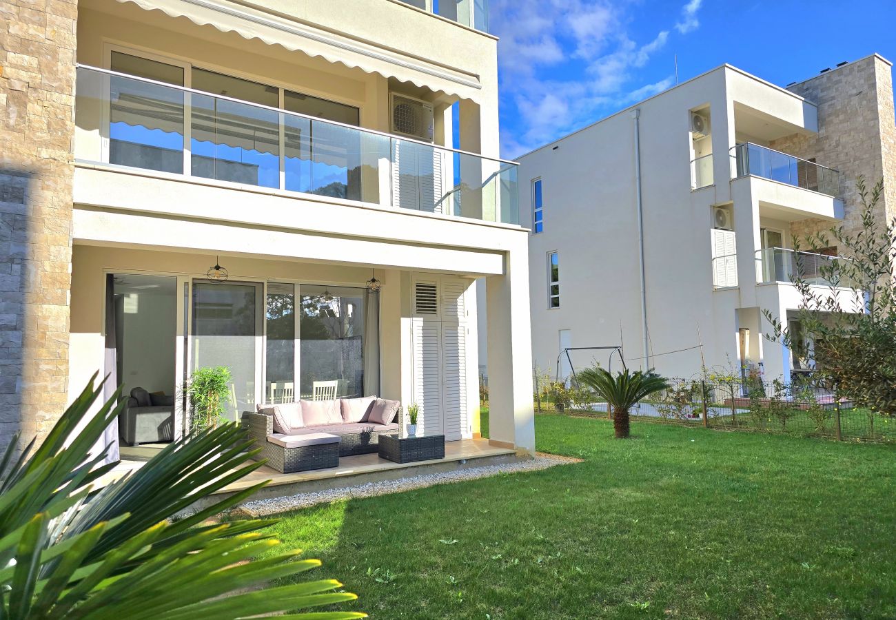 Apartment in Gjiri Lalzit - SanPietro Holiday Homes 299