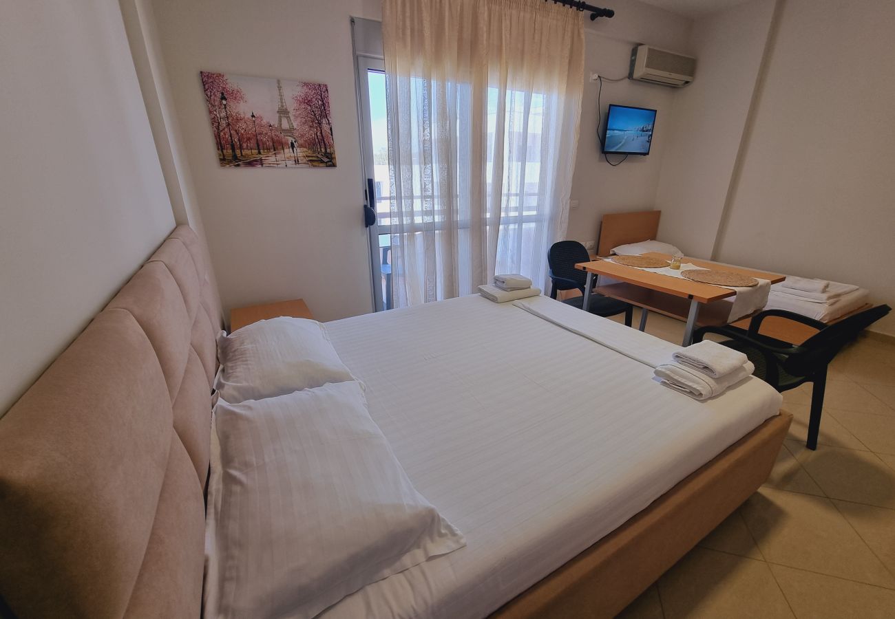 Studio in Vlorë - Thoma's K Studios - Balcony Triple Studio 