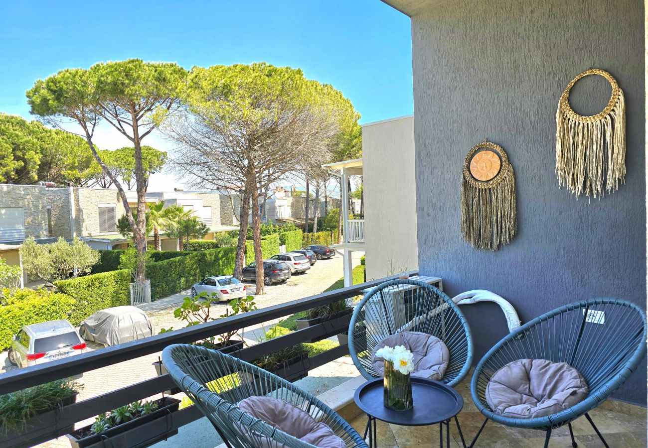 Apartment in Gjiri Lalzit - Lura 3 Holiday Homes 162