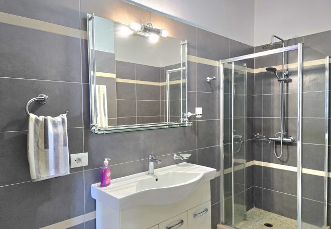 Apartment in Gjiri Lalzit - Sea View Holiday Apartment 092 Apartment in Gjiri Lalzit - Sea View Holiday Apartment 092