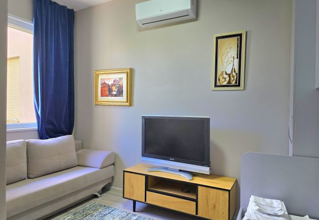 Apartment in Gjiri Lalzit - Lura 3 Floral Apartment Apartment in Gjiri Lalzit - Lura 3 Floral Apartment