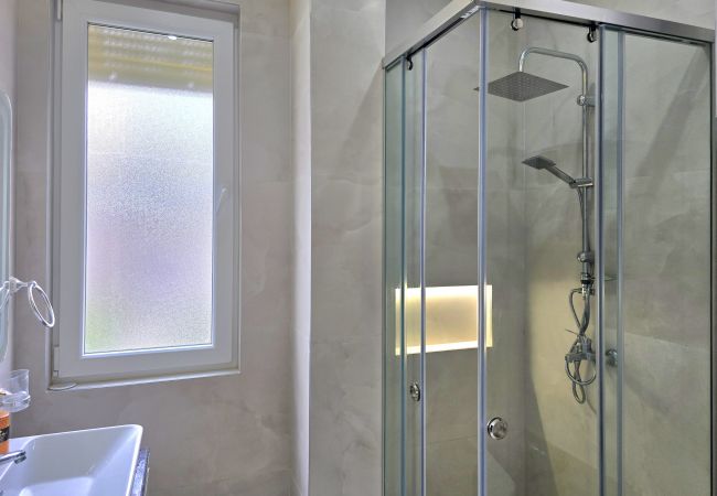 Apartment in Gjiri Lalzit - Lura 3 Floral Apartment Apartment in Gjiri Lalzit - Lura 3 Floral Apartment