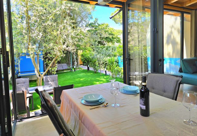 Apartment in Gjiri Lalzit - Lura 3 Floral Apartment Apartment in Gjiri Lalzit - Lura 3 Floral Apartment