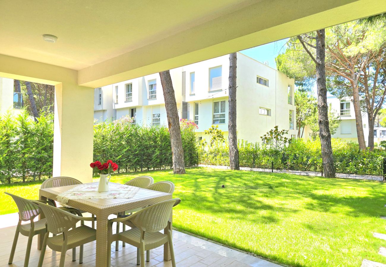 Apartment in Gjiri Lalzit - 2 BR Garden Retreat in SanPietro 303