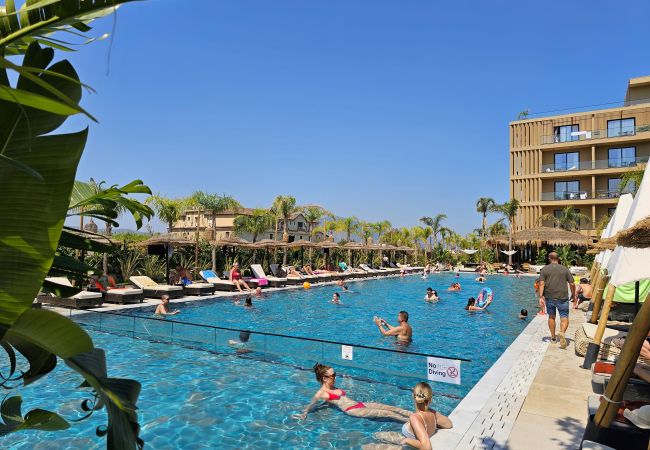 Apartment in Vlorë - Poolside Apartments Radhime