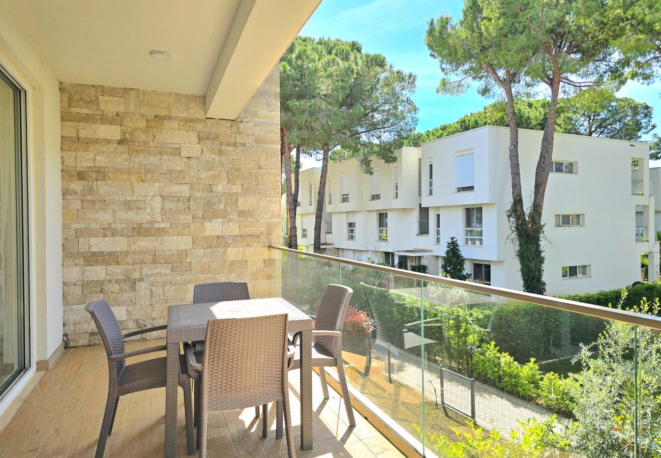 Apartment in Gjiri Lalzit - Beachside Apartment 309