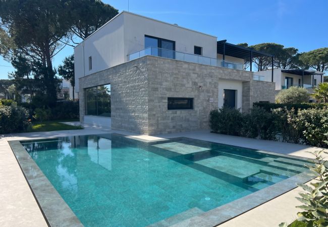 Villa in Gjiri Lalzit - Superb Villa With Pool in San Pietro Resort