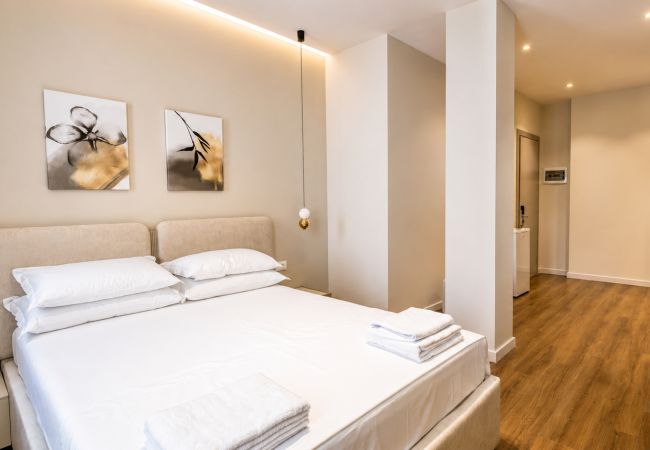 Rent by room in Vlorë - Sunset Boulevard Rooms 105 
