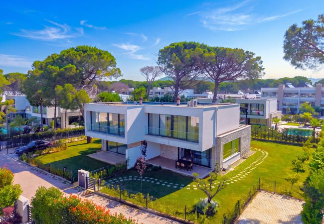 Villa in Gjiri Lalzit - Azure Garden Villa SanPietro